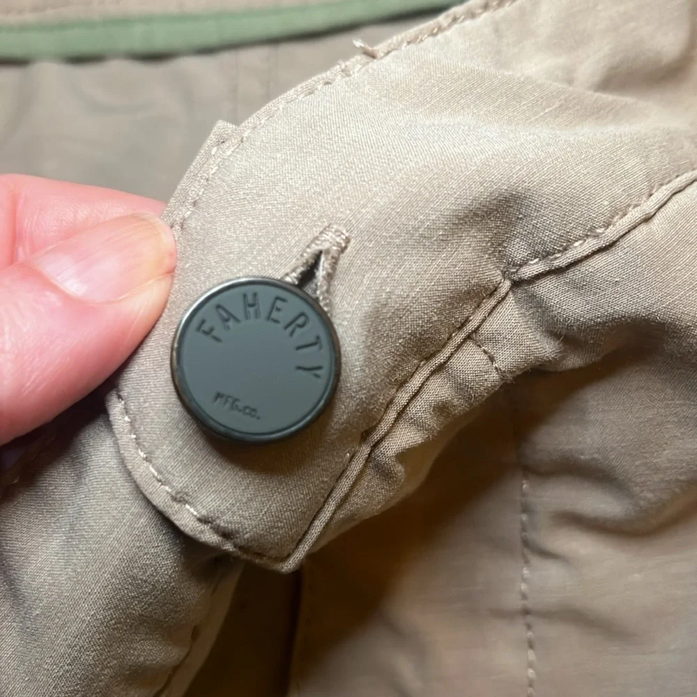 FAHERTY MEN'S ALL DAY SHORTS IN KHAKI EUC 36